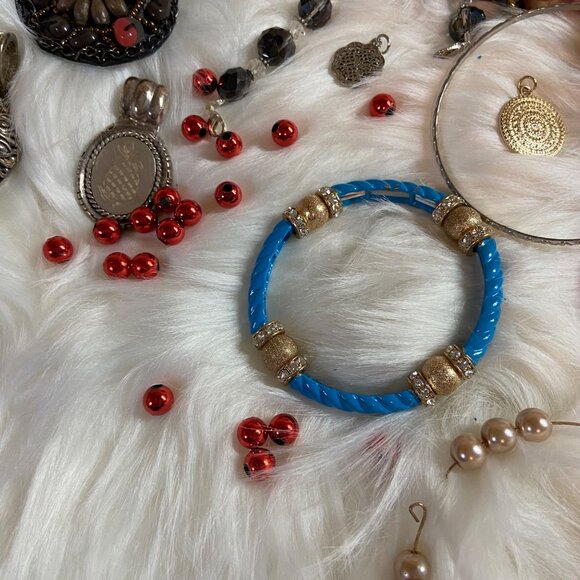 Fashion Costume Bracelets and Pendents Mixed Jewlery Lot of 17 - Picture 3 of 7